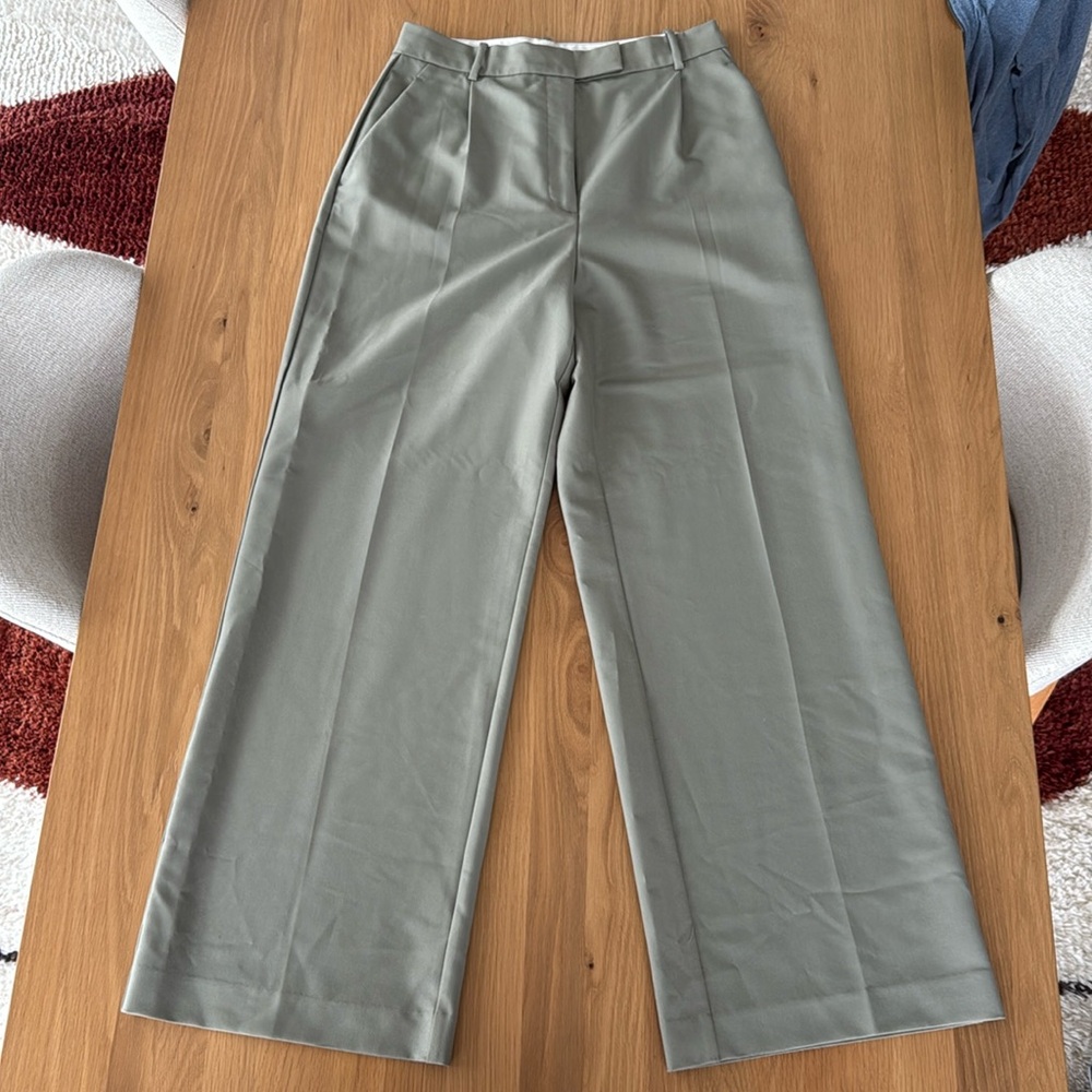 Olive green Zara slacks size L, gently worn